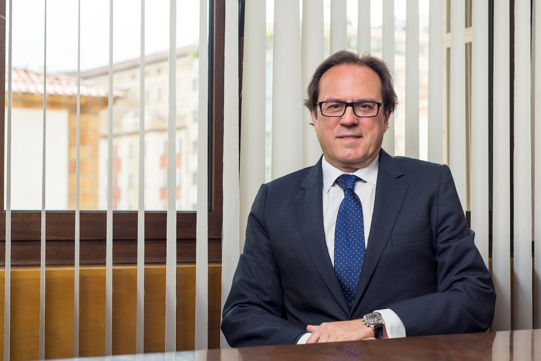 Fernando Casero, presidente de Asnef, defiende en el Diario La Razón que las entidades que presten dinero tengan una reserva de actividad